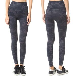 SPANX Look At Me Now Seamless Leggings Black‎ Camo Print Athleisure Size Large